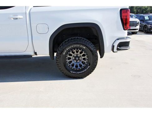 Used 2022 GMC Sierra 1500 AT4 w/ AT4 Premium Package AWD/4WD image 32
