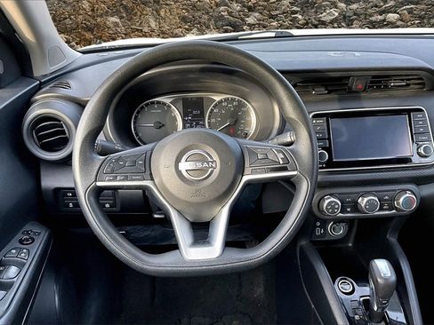 Used 2022 Nissan Kicks S image 5