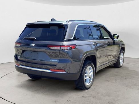 Used 2023 Jeep Grand Cherokee Laredo X AWD/4WD image 5