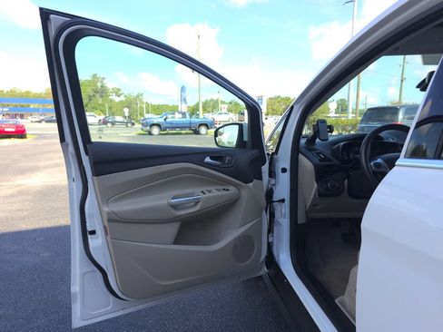 Used 2014 Ford C-MAX SEL w/ Equipment Group 302A FWD image 9