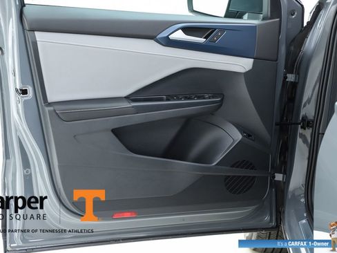 Used 2024 Volkswagen Taos SE image 18