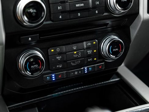 Used 2018 Ford F150 Lariat w/ Equipment Group 502A Luxury AWD/4WD image 31
