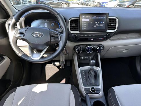 Used 2023 Hyundai Venue SEL FWD image 13