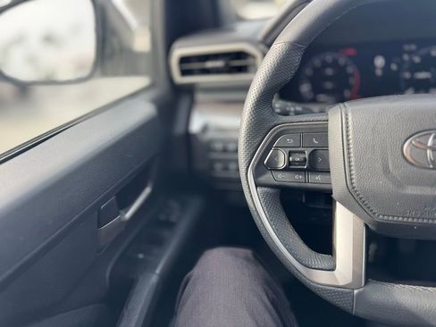 Used 2025 Toyota Tacoma TRD Off-Road image 7