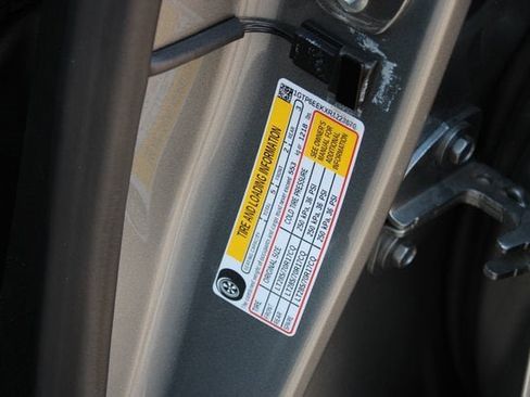 Certified 2024 GMC Canyon AT4X image 34