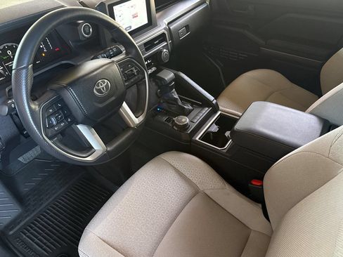 Used 2025 Toyota 4Runner SR5 AWD/4WD image 10