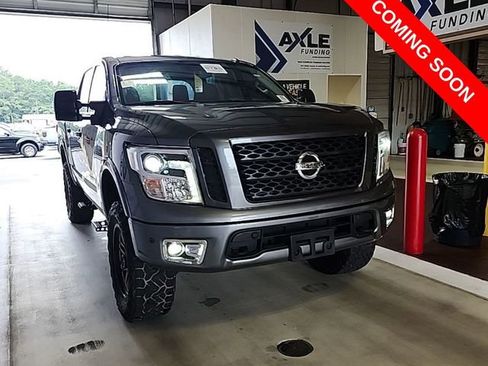 Used 2019 Nissan Titan PRO-4X w/ Pro-4x Convenience Package AWD/4WD image 4
