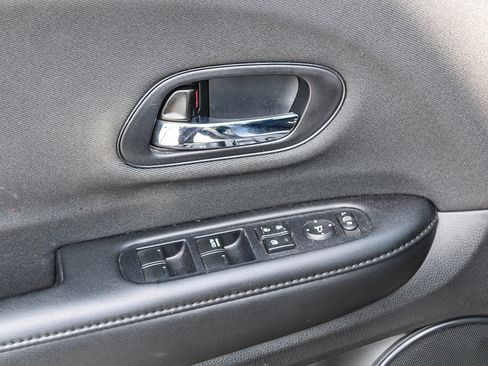 Used 2022 Honda HR-V LX image 22