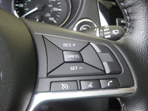 Used 2021 Nissan Rogue Sport SV FWD image 16