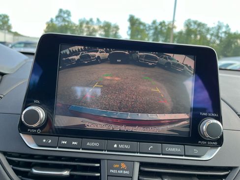 Used 2022 Nissan Altima 2.5 SV w/ SV Premium Package FWD image 16