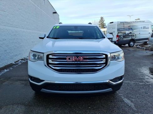 Used 2019 GMC Acadia SLT image 2