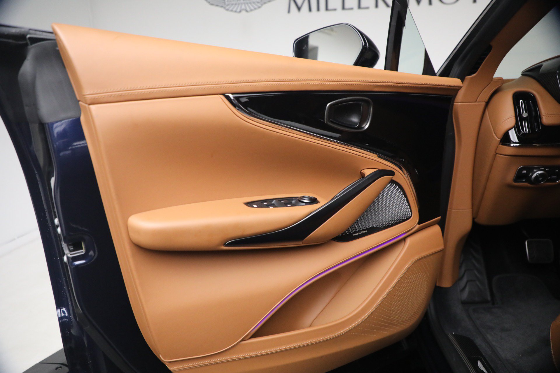 Used 2026 Aston Martin DBX S AWD/4WD image 15