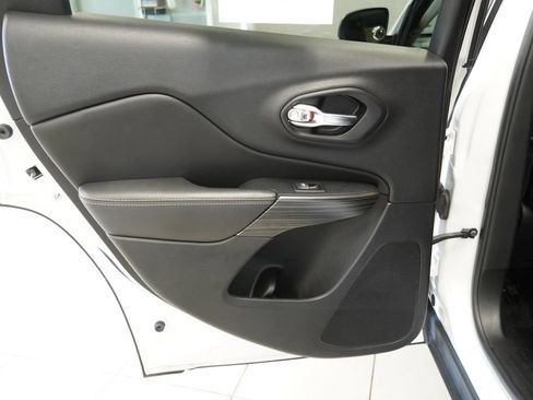 Used 2017 Jeep Cherokee Limited FWD image 26