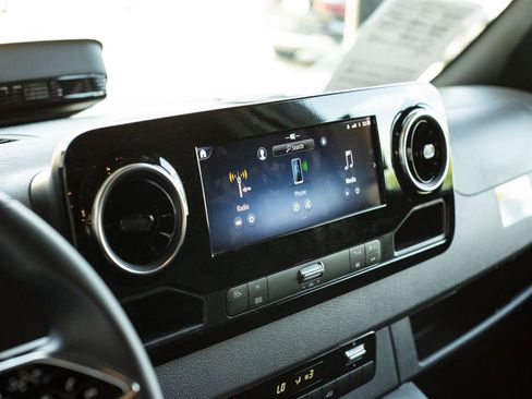 Used 2025 Mercedes-Benz Sprinter 2500 image 11