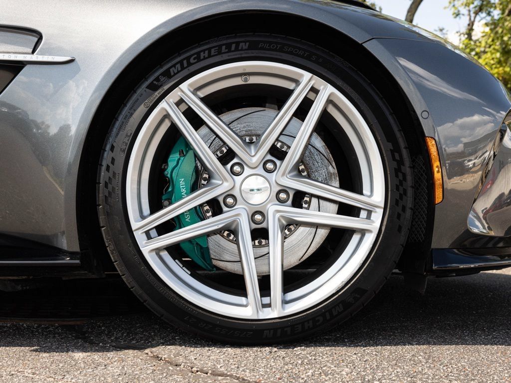 Used 2025 Aston Martin V8 Vantage Coupe RWD image 53