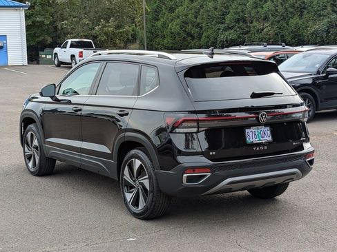 Used 2025 Volkswagen Taos SE w/ Panoramic Sunroof Package image 3