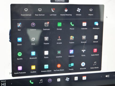 Used 2024 Tesla Model Y Long Range image 31