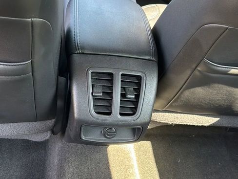 Used 2013 Ford Taurus SEL image 6