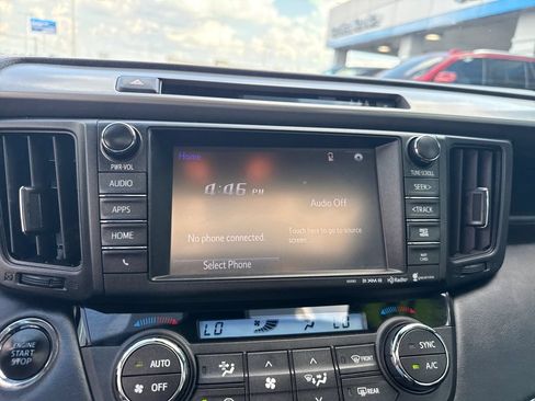 Used 2018 Toyota RAV4 XLE FWD image 31
