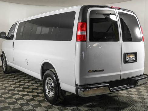 Used 2025 Chevrolet Express 3500 LT w/ LT Preferred Equipment Group RWD image 17