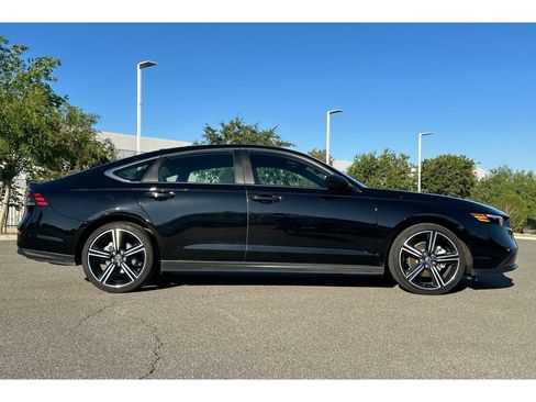 Used 2025 Honda Accord Sport image 4