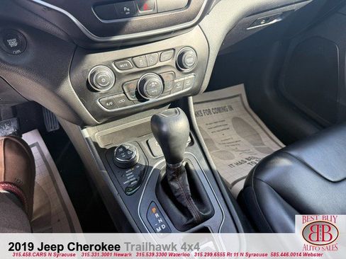 Used 2019 Jeep Cherokee Trailhawk w/ Cold Weather Group AWD/4WD image 15