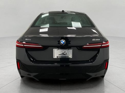 New 2026 BMW 530i xDrive w/ M Sport Package AWD/4WD image 4
