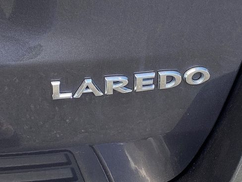 Used 2021 Jeep Grand Cherokee Laredo AWD/4WD image 12