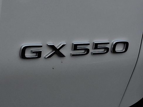 Used 2025 Lexus GX 550 w/ Accessory Package (2T) image 27