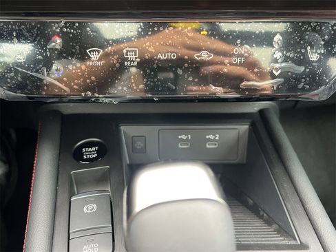 New 2025 Nissan Kicks SR w/ SR Premium Package FWD image 7