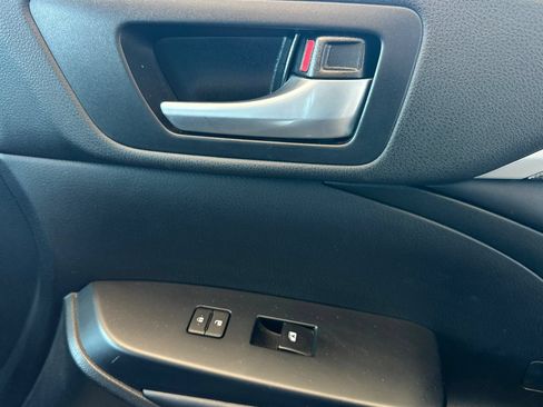 Used 2018 Toyota Highlander SE FWD image 23
