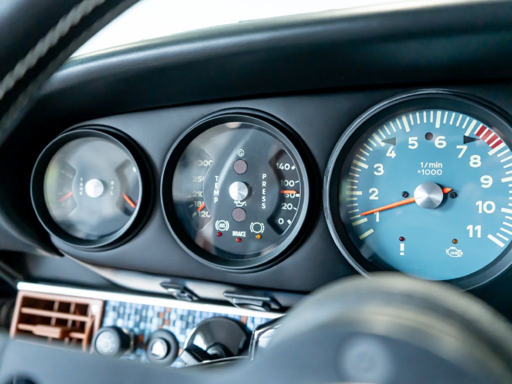 Used 1991 Porsche 911 Carrera RWD image 15