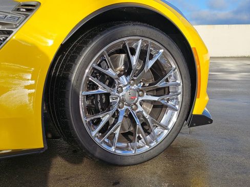 Used 2015 Chevrolet Corvette Z06 w/ 3LZ Preferred Equipment Group image 19