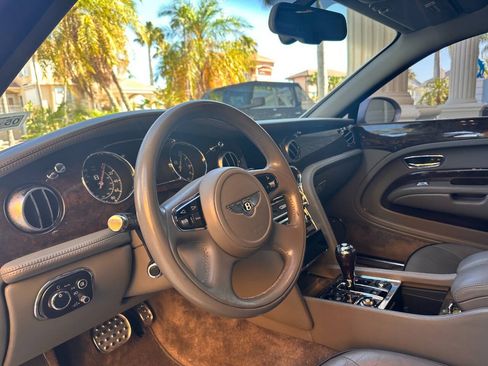 Used 2011 Bentley Mulsanne RWD image 14