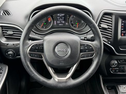 Used 2019 Jeep Cherokee Latitude w/ Popular Appearance Group FWD image 19