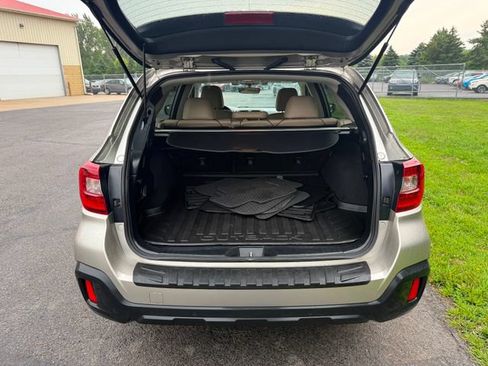 Used 2018 Subaru Outback 2.5i Limited AWD/4WD image 3