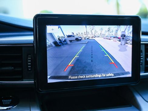 Used 2022 Ford Explorer XLT w/ Equipment Group 202A image 6