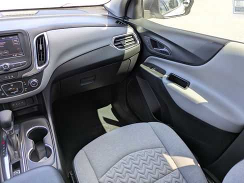 Used 2022 Chevrolet Equinox LS w/ LS Convenience Package FWD image 16