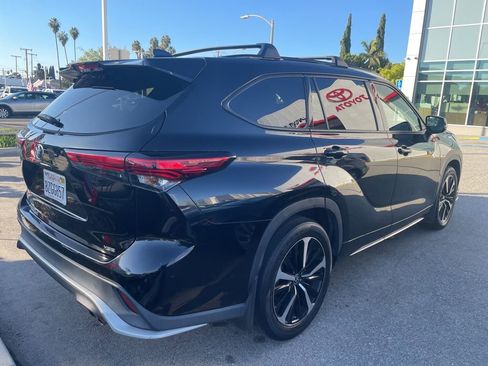 Used 2022 Toyota Highlander XSE image 6