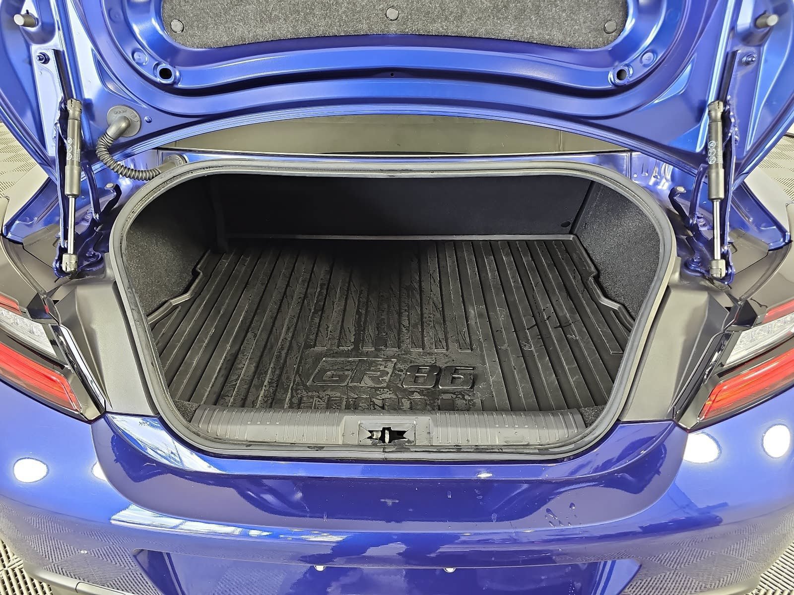 Used 2024 Toyota GR86 RWD image 11