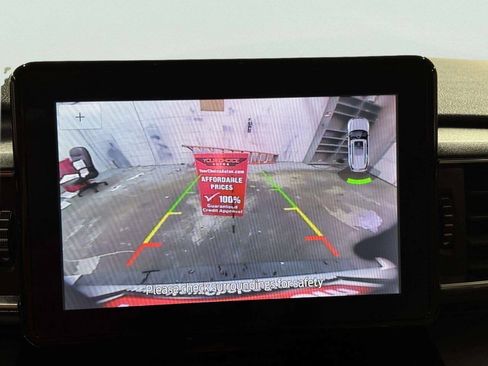 Used 2020 Ford Explorer XLT w/ Equipment Group 202A AWD/4WD image 28