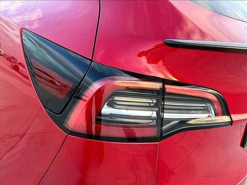 Used 2022 Tesla Model Y Performance image 30