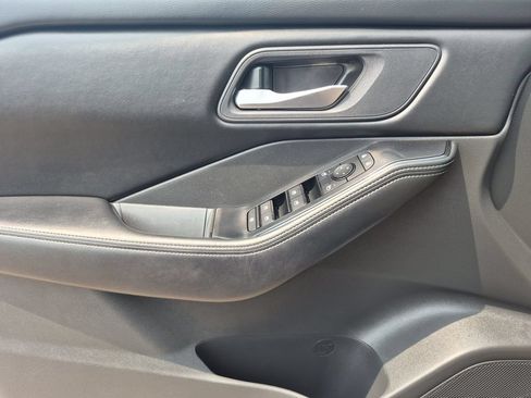 Used 2025 Nissan Rogue SV AWD/4WD image 7