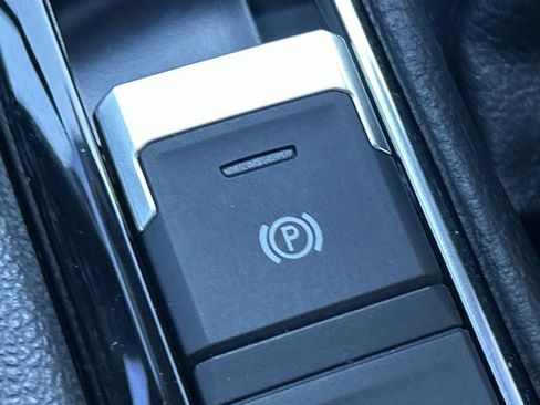 Certified 2023 Volkswagen Taos SE image 58