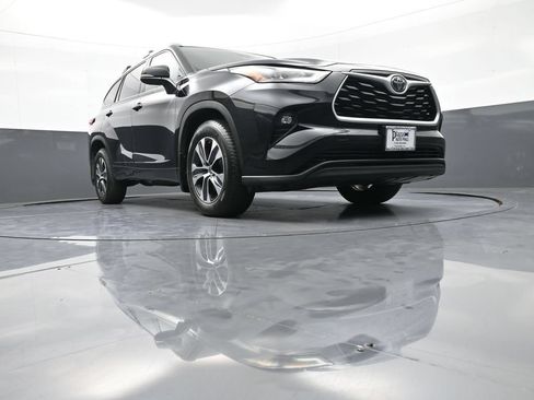 Certified 2020 Toyota Highlander XLE AWD/4WD image 30