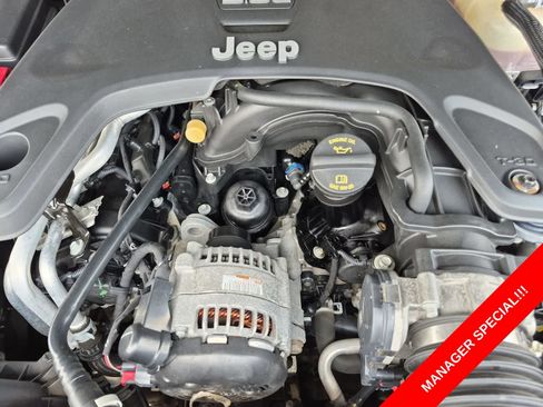 Certified 2019 Jeep Wrangler Unlimited Sahara AWD/4WD image 25