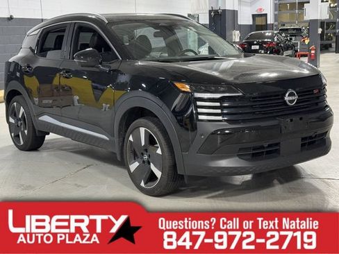 Used 2025 Nissan Kicks SR AWD/4WD image 1