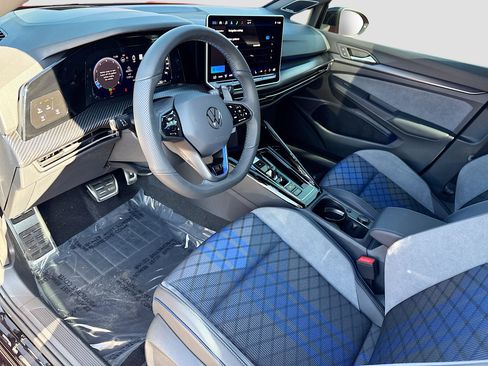 Used 2025 Volkswagen Golf R Black Edition image 25