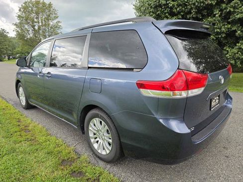 Used 2014 Toyota Sienna XLE FWD image 8