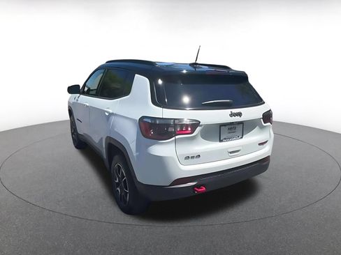 Used 2025 Jeep Compass Trailhawk AWD/4WD image 16